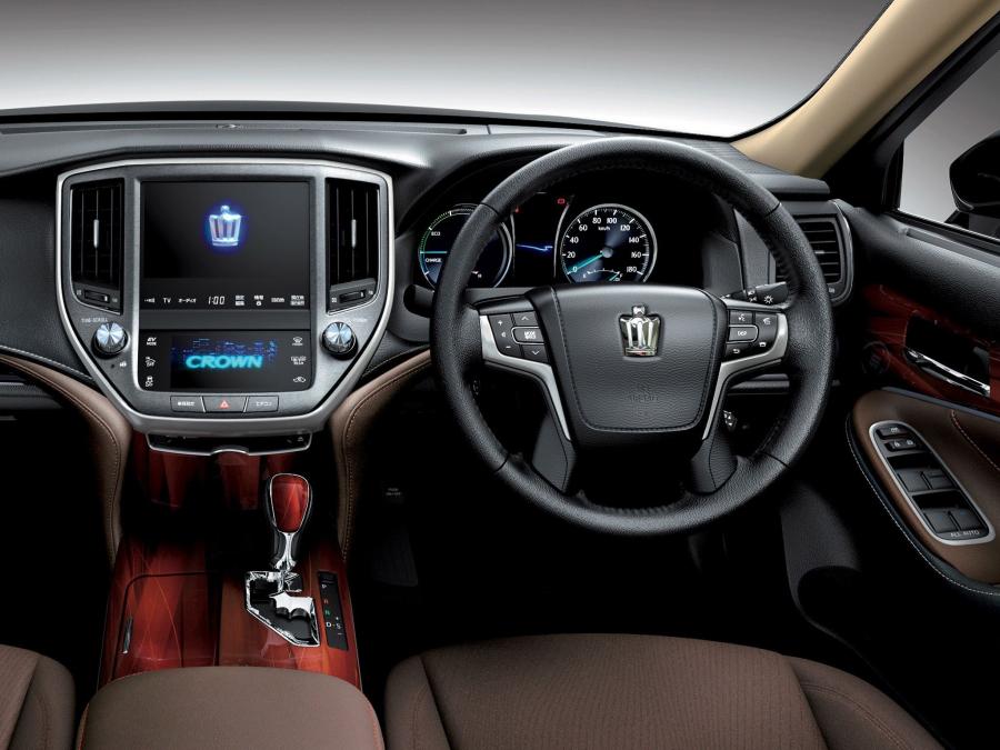  Toyota Crown Royal 2013 года  (фото 2 из 8)
